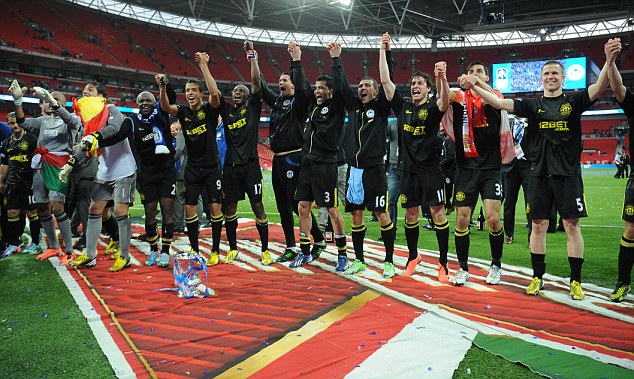 Southampton To Earn Big After Promotion To The EPL article-2368294-19BBBE23000005DC-912_634x379