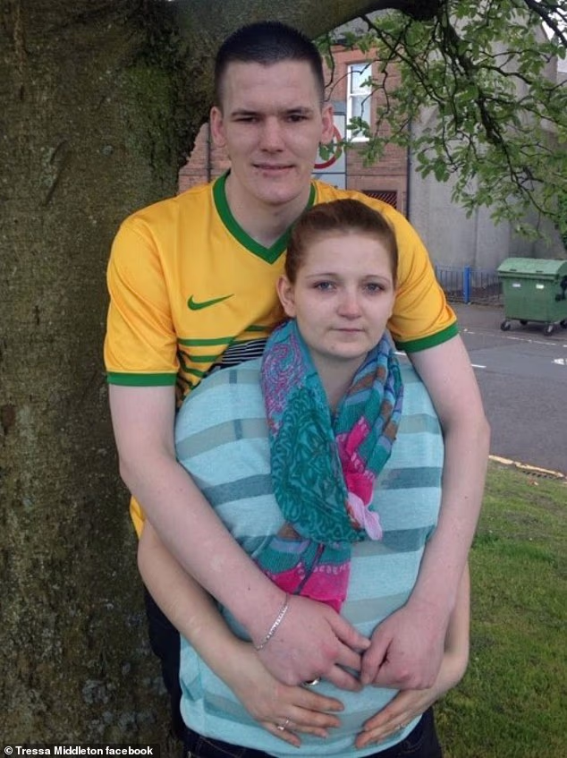 Woman once Britain's 'youngest mum' who had baby aged 12 reveals she is expecting fifth child at 31 - after heartbreaking family tragedies 51598089-14979039-Tressa_Middleton_from_Bathgate_West_Lothian_is_pictured_with_par-m-27_1754565823313