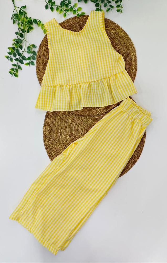 Conjunto Vichy amarillo y pantalón palazo