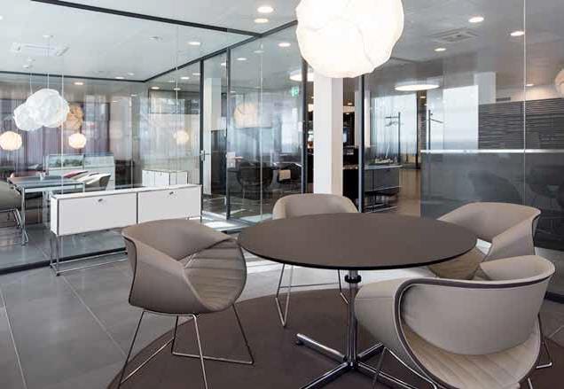 Helle Beratungszimmer schaffen eine freundliche Atmosphäre.