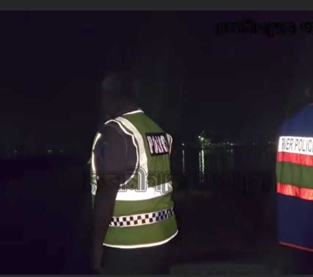 কেরানীগঞ্জে বুড়িগঙ্গায় যাত্রীবাহী ট্রলারের ধাক্কায় নৌকাডুবি কিশোর নিখোঁজ, স্পিডবোট ও ট্রলার চালকদের বেপরোয়া আচরণে ক্ষোভ