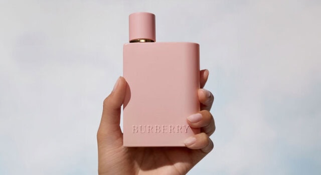 burberry her vanilla absolute eau de parfum unfolds as a bold and intimate fragrance with a pronounced vanilla presence