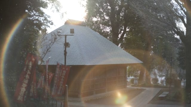 AUTO mamiya/sekor 50mm f2後期型 作例 虹ゴーストと寺のお堂