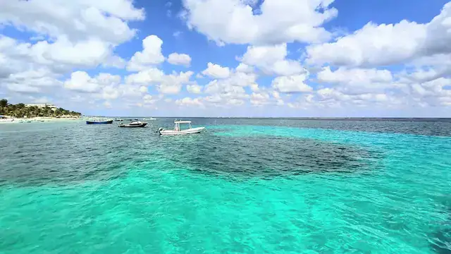 playa de puerto morelos
