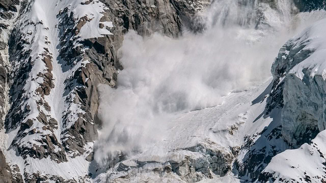 Tirs d'explosifs avalanche : des routes vont être fermées dans les Hautes Pyrénées