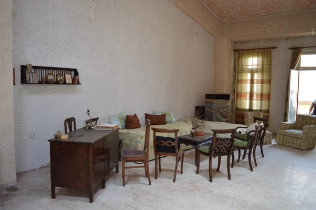 Livadia apartment for renovation