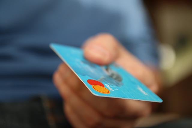 Banka Kredi Kartınızı Kardeşinize Verirseniz