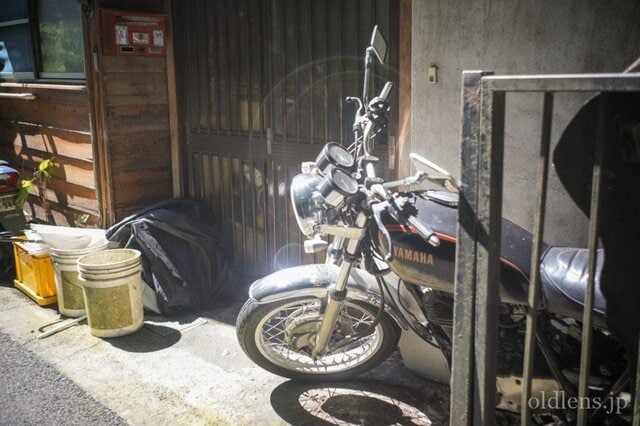 Leica(Leitz) Summaron 35mm F3.5 Lマウント 滲むオールドレンズ 描写の特徴とレビュー作例 レトロなバイク エモい写真画像 ブログ