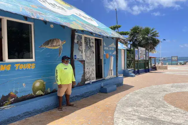 pescador de la cooperativa de puerto morelos