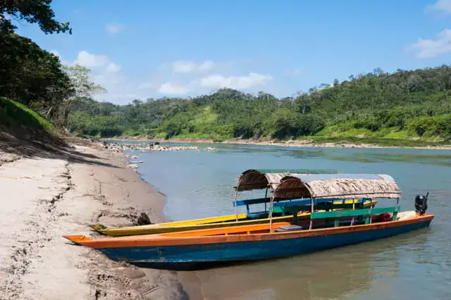 paseo en lancha en el rio usumacinta