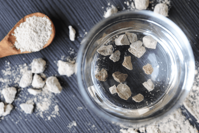 Zeolith und Bentonit