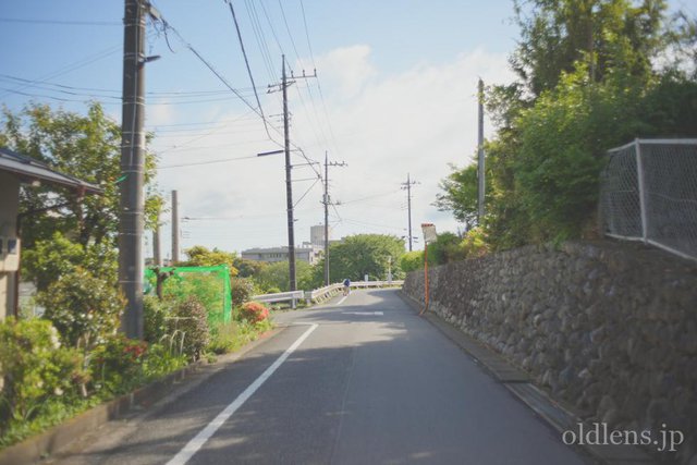 Konica Hexanon AR 35mm f2.8 作例画像 エモい写真が撮れるオールドレンズ 田舎 風景 後ろ姿 小学生