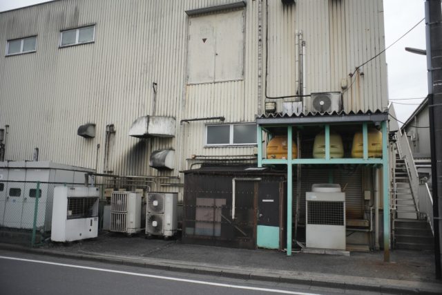 Super Multi Coated Takumar 28mm f3.5 作例 工場の裏側 エモい建物