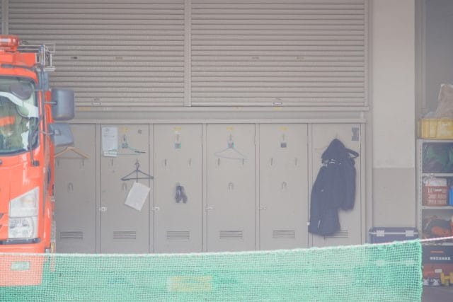 Super Takumar 200mm F4の作例 消防暑のロッカー