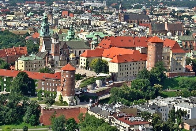 Krakkó város központjának panoráma látképe repülőgépről