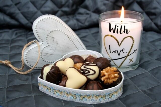 Handmade candle as a thoughtful, budget-friendly gift