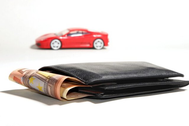 Wallet and car keys representing the cost of vehicle ownership