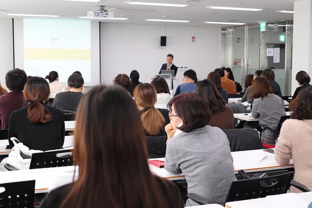 倉庫管理主任者講習とは？合格率と整備管理者との兼任ルールを解説