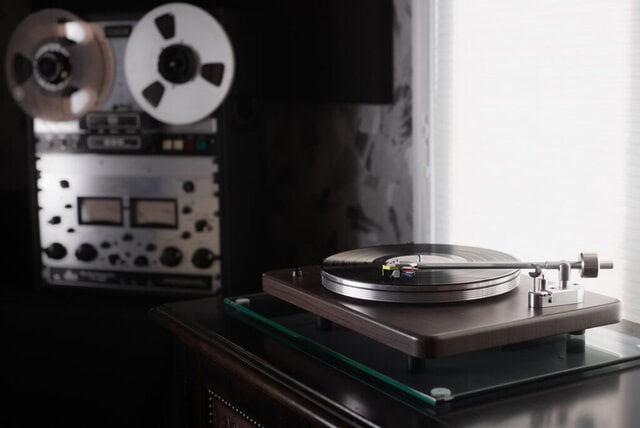 The VPI Cliffwood is a very stylish, audiophile turntable.