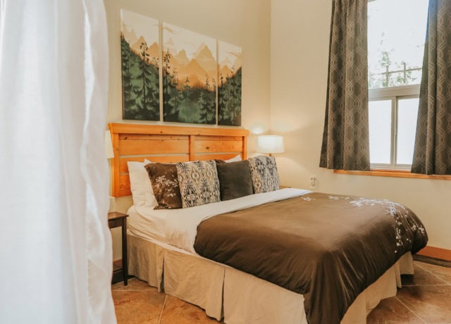 Tofino Vacation | Cobble Wood & Bird Sanctuary Guest houses | Heron Suite