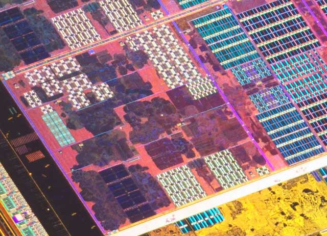 Un core AMD Zen con su L2 privada de 512 KB y 8 vías. Un core AMD Zen con su L2 privada de 512 KB y 8 vías.