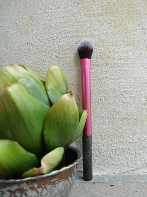 This is how I apply the luminizer on the face, Real Techniques Setting Brush