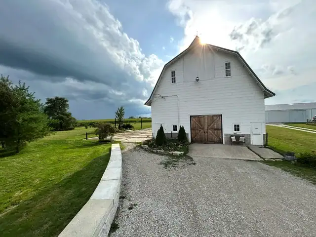Engelbrecht Wedding Barn - Illinois Barn Wedding Venue