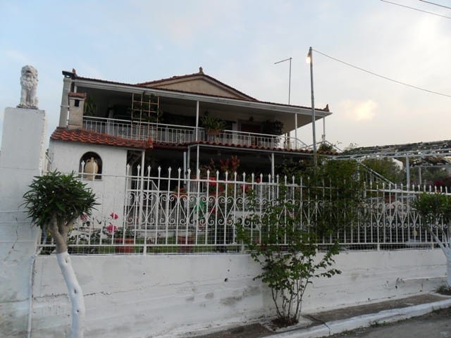 house with separate apartment at Dilesi