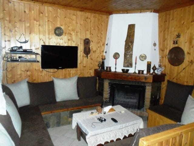 house with separate apartment at Dilesi