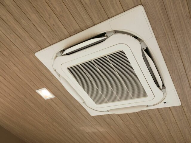 What type of air conditioner is suitable for a typical Luxembourg apartment (3)