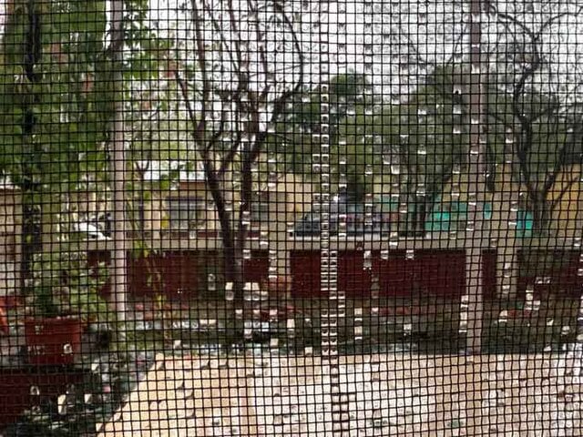 Fence screening being installed by Wildlife X Team Oklahoma City.