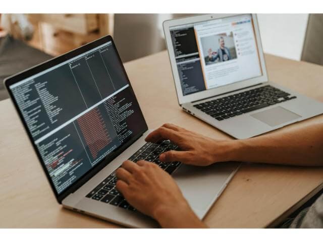 Interfata aplicatie Surfshark VPN pentru criptarea datelor si navigare anonima