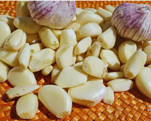 Eating Garlic at Night: Amazing Benefits for Men