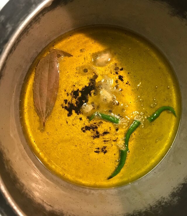 How to temper oil for goat curry