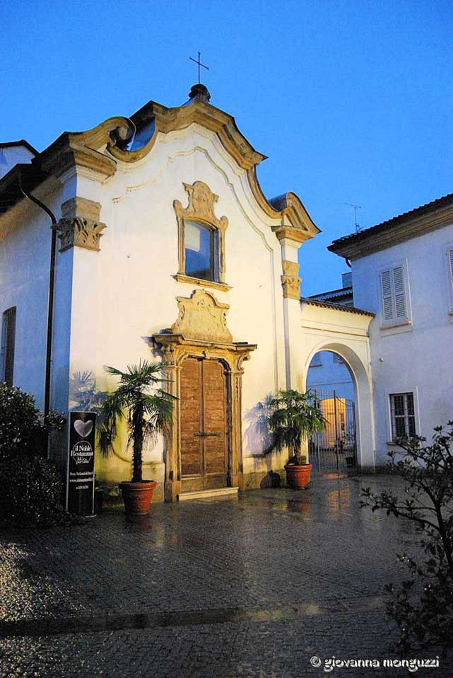 San Gerardino in Monza — Plein Air Oil Painting from Lombardy This 28 × 35 cm oil painting was painted outdoors in Monza, Lombardy, in Northern Italy. The subject is San Gerardino, a small church in Monza with a quiet architectural character and a warm Italian atmosphere. What interested me most was not a large panoramic view, but the entrance of the church itself: the shape of the façade, the warm colours around the doorway and the rhythm created by the surrounding palms. The door and the entrance gave the whole motif a clear centre, while the trees and architectural forms helped build a simple but strong composition. I painted this work from direct observation, trying to keep the feeling of the place fresh and immediate. The warm tones of the church, the Italian light and the compact architecture made San Gerardino a good subject for a small plein air oil painting. For me, this kind of architectural motif works best when it is not treated as a strict illustration. I wanted the painting to keep the presence of the place — the church, the entrance, the palms and the atmosphere of Monza — but still remain a painterly, physical oil sketch. The original painting is available directly from my studio. View available original oil paintings: https://andreabocediart.com/shop/ More paintings from Italy and other places: https://andreabocediart.com/paintings/