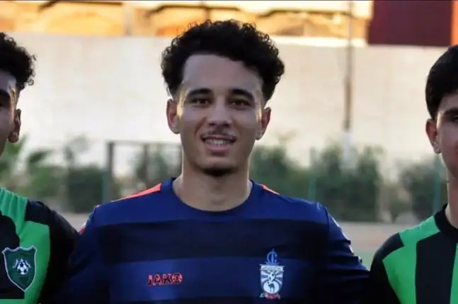 alt="Oussama Hamham en maillot de football, abattu par la marine algérienne alors qu’il tentait de rejoindre l’Europe"