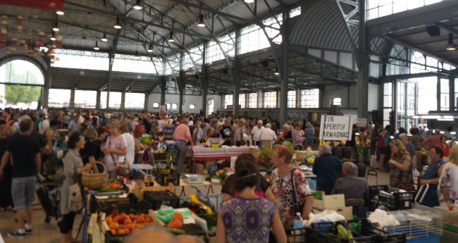 Miel, poireaux, carottes et foie gras, c'est jour de Grand Marché à Tarbes