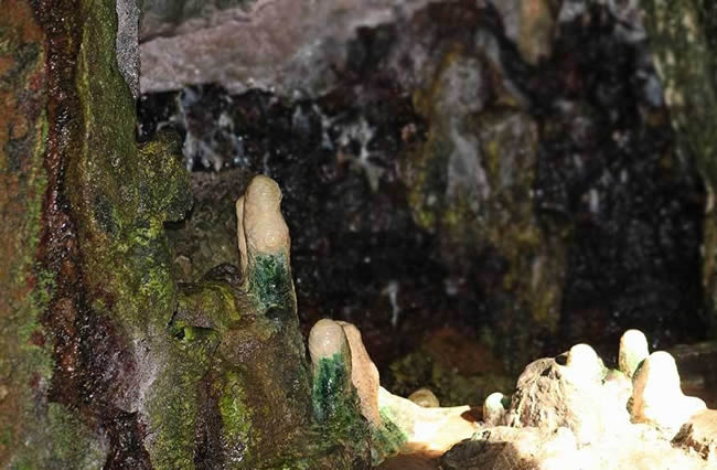 Amabere Ga’nyinamwiru Caves