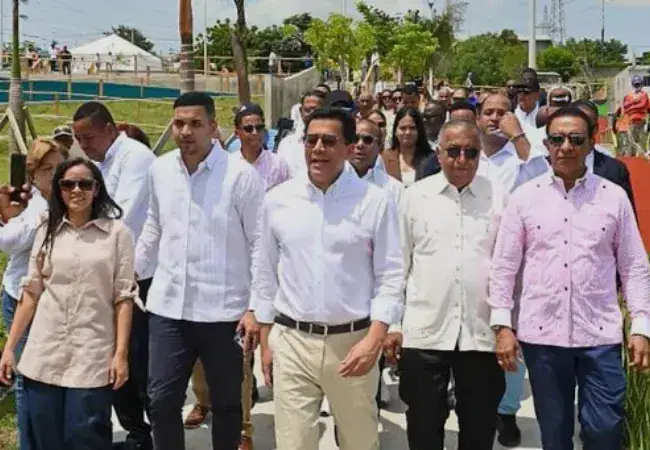David Collado supervisa parque urbano de 165 millones de pesos en Haina