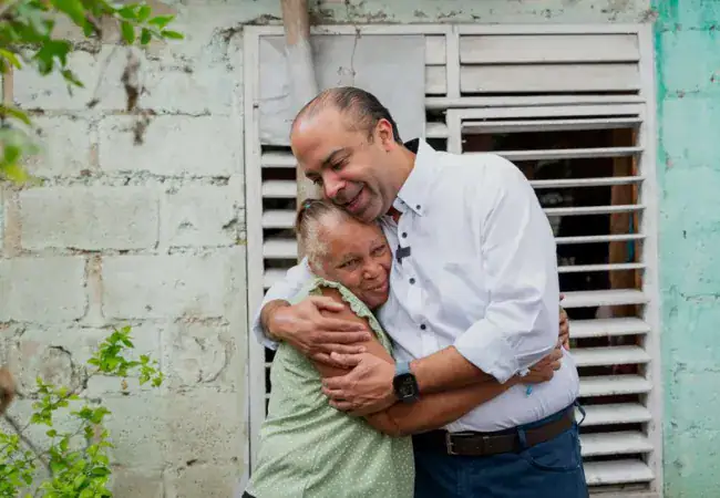 Samuel Pereyra y Fundación Refidomsa reconstruirán preescolar Las Abejitas en Arroyo Hondo
