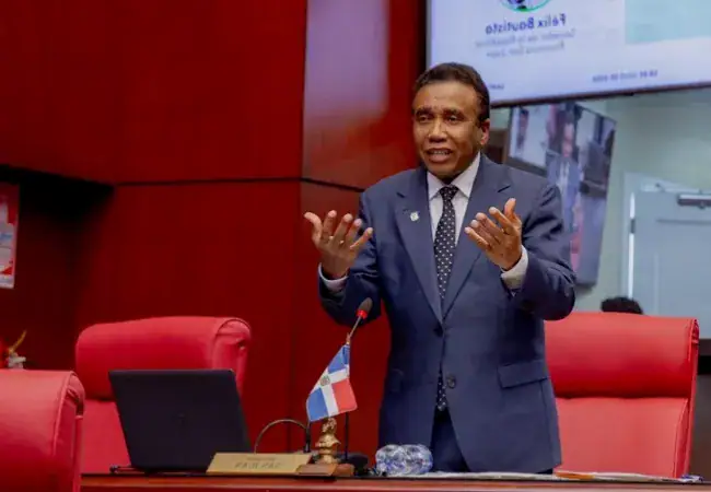Félix Bautista propone multas en lugar de prisión para delitos de difamación