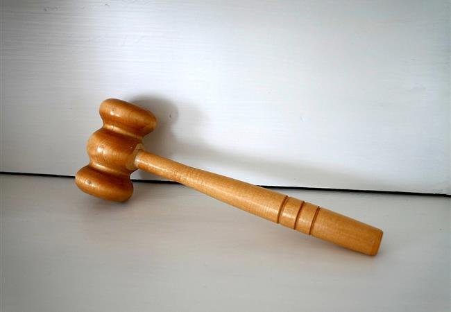 Mazo de madera de la justicia, reducción de fianza en el caso SeNaSa