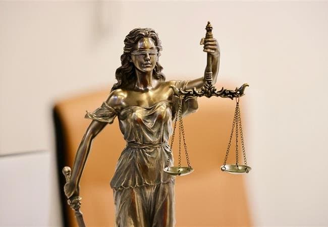 Estatua de la Justicia con la balanza, evaluación de jueces de la Suprema Corte