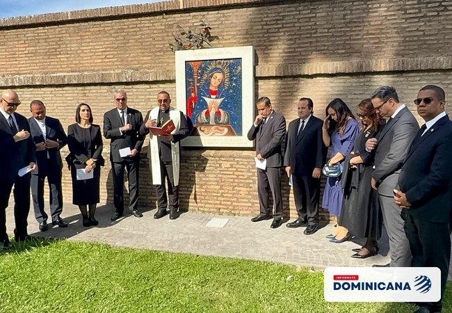 El papa evoluciona bien tras su operación; Abinader reza por él en el Vaticano