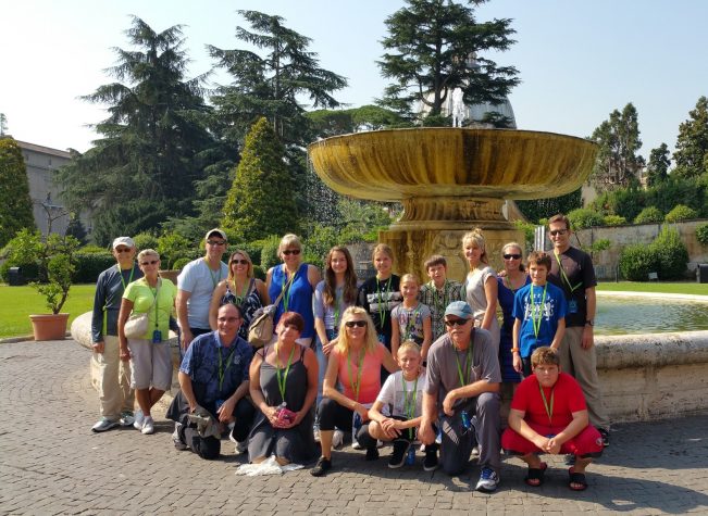 renee-sumpton-fountain-group-shot