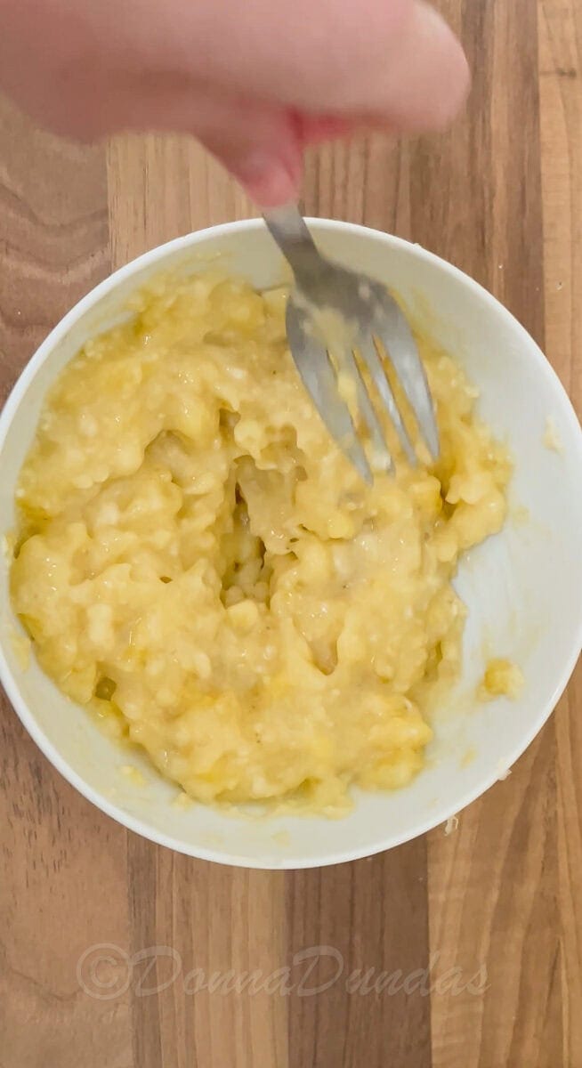 mashed banana in bowl.