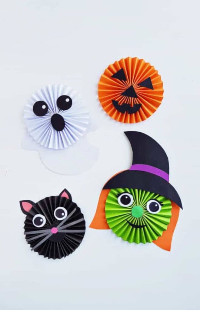 fun and easy craft for Halloween featuring a cat, a ghost, a witch and a cat with an accordion paper technique