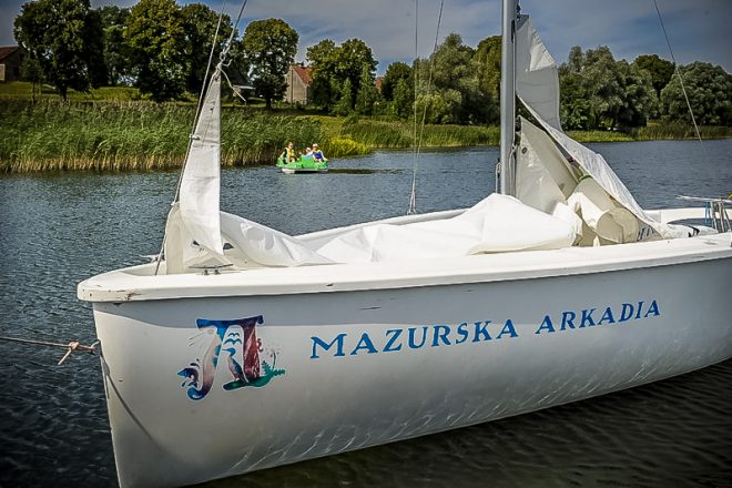 Mazurska Arkadia aktywny wypoczynek na jeziorze Haker 530