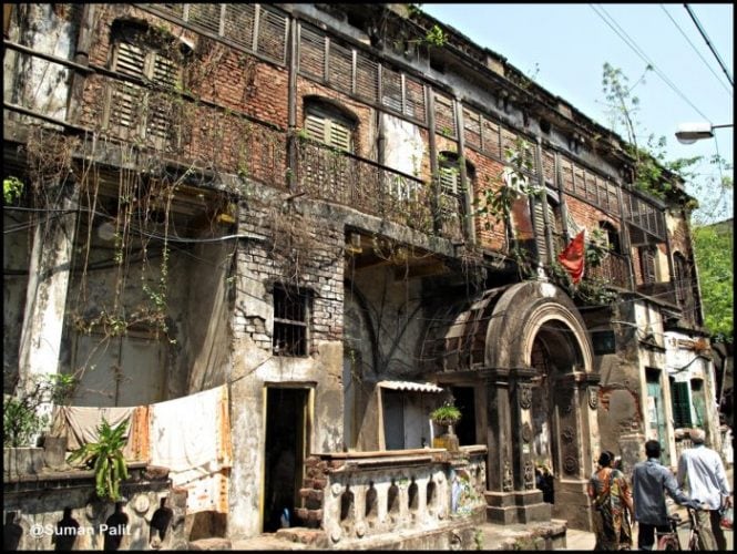 old house in Kolkata with a heritage gateway
