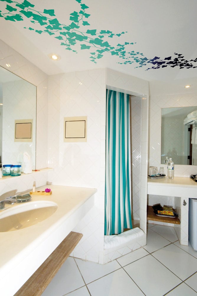 Baderaum mit bedruckter Spanndecke